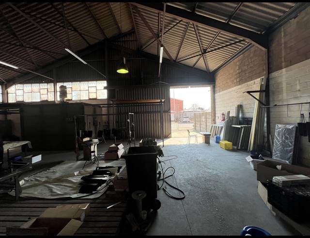 1,400M² WAREHOUSE FOR SALE IN BLACKHEATH INDUSTRIAL